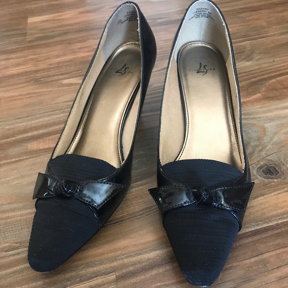 Life stride comfy pumps